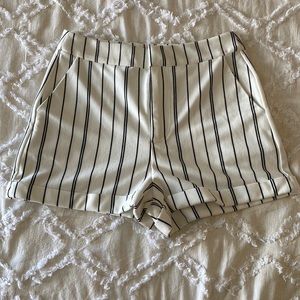 🤍🖤 forever 21 shorts 🖤🤍